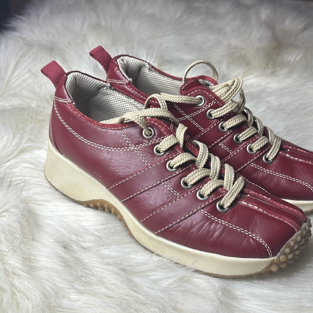 Steve Madden Snickers Red - Picture 1 of 7